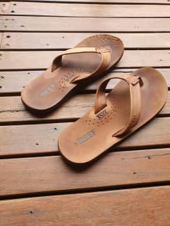 Reef Leather Thongs with Bottle opener Men s Shoes Gumtree