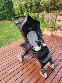 Chicco pram outlet and capsule