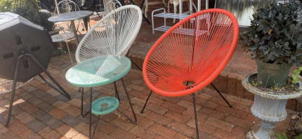 string table and chairs