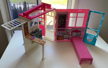 Barbie close and go hot sale house