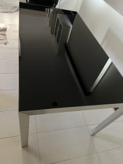 black high gloss dining table