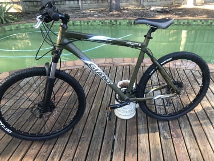 Giant Talon Hardtail Mountain Bike Large Men s Bicycles