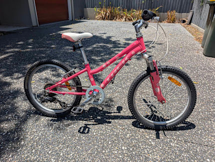 Trek MIT60 Girls 20 Inch Mountain Bike Kid's Bicycles in