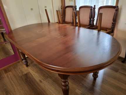 used dining room table and 6 chairs