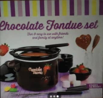 Electric Chocolate Fondue set NEW with lots of accessories