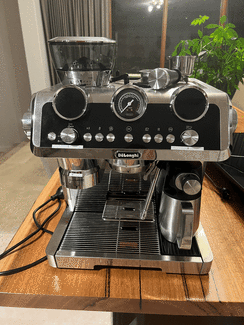 De'Longhi  La Specialista Maestro Premium Manual Espresso Machine