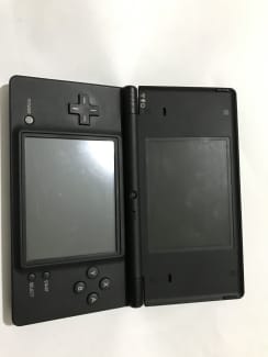 Nintendo DSI XL Console, charger (7) Game Bundle - video gaming