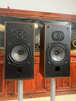 B&w dm10 hot sale speakers