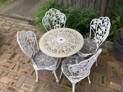 Outdoor dining outlet set gumtree