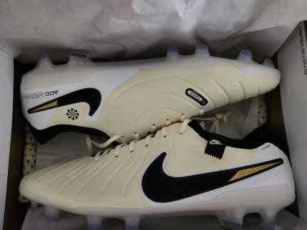 Gumtree soccer shops boots