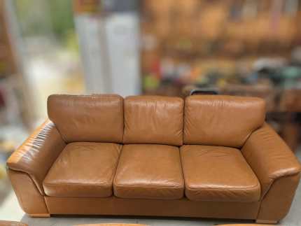 Gumtree leather lounge sale