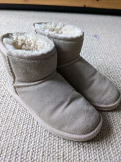 Baby uggs best sale size 7