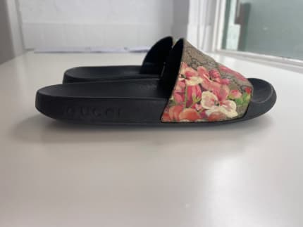 Gucci gg blooms discount supreme slide sandals women