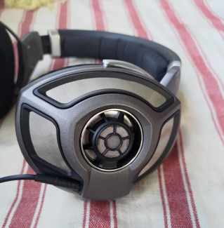 Sennheiser HD700 open back audiophile headphones Headphones