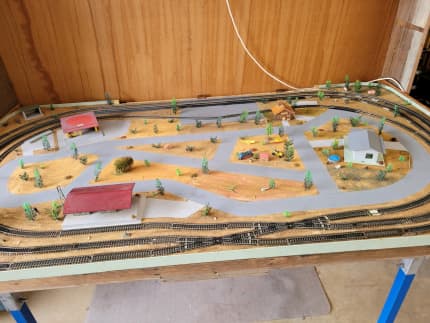 train set for wall