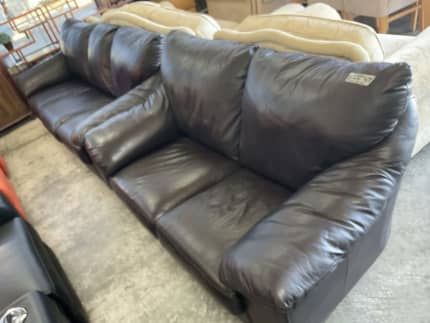 Gumtree discount leather lounge