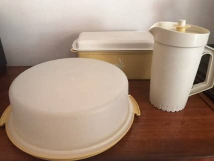 Vintage Tupperware Harvest Gold Cake Keeper Container