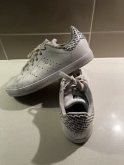 Youth size 5 on sale shoe to women's