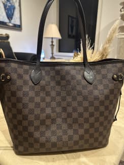 Authentic Louis vuitton neverfull mm with pouch, Bags