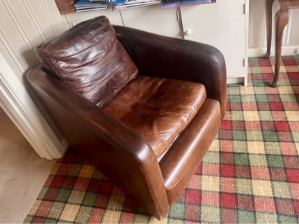 Vintage leather 2025 armchair gumtree