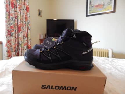 Salomon Mens Goretex hiking boots, size 11 US, Brand new in box