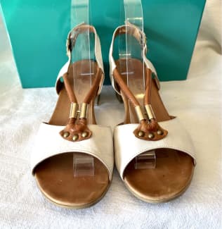 Isabella rossi online sandals