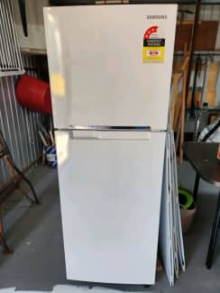 Samsung 255l top mount deals fridge freezer