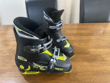 Roces 6 in store 1 ski boot