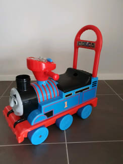 thomas the tank engine ride on train set