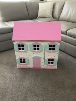 Wooden dolls house clearance gumtree