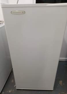 kelvinator 140 litre upright freezer