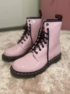 Pink doc hot sale martens australia