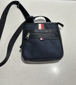 Tommy hilfiger crossbody bag on sale australia