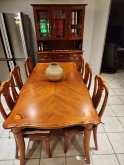 thomasville dining table with 6 chairs