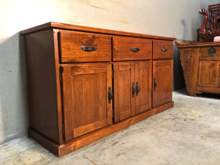 colonial buffet table