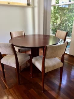 round kitchen table seats 6