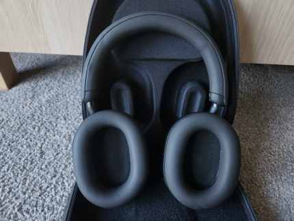 Sony WH 1000XM5 Noise cancelling headphones barely used