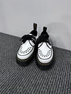 Dr martens white hot sale low cut