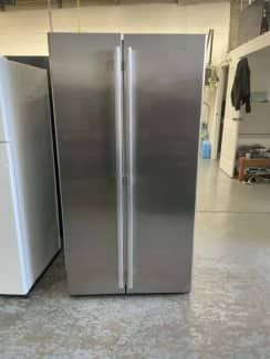 westinghouse 606 litre fridge freezer