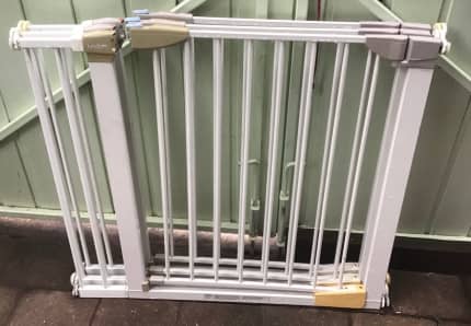 Pressure mounted baby gate hot sale australia