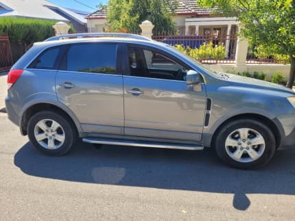 2010 HOLDEN CAPTIVA 5 (FWD) 5 SP MANUAL 4D WAGON Adelaide CBD Adelaide City Preview