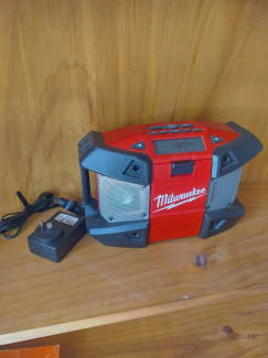 Milwaukee m12 jobsite cheap radio