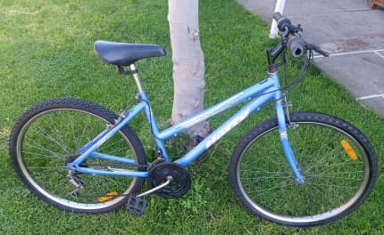 Huffy tundra mountain online bike