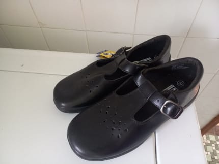 Size 5.5 school on sale shoes