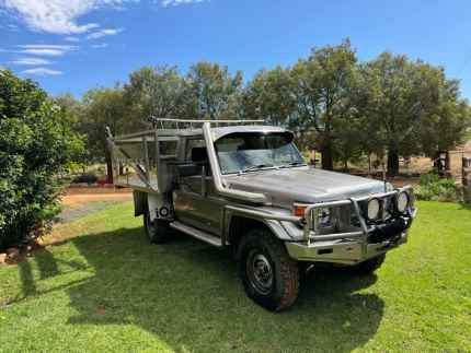 2004 TOYOTA LANDCRUISER (4x4) 5 SP MANUAL 4x4 C/CHAS Quilpie Quilpie Area Preview