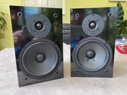 nht superone bookshelf speakers