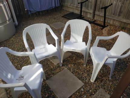 How to Clean White Plastic Chairs