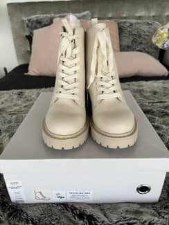 the bay shoes womens boots