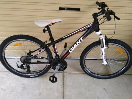 men's giant boulder mountain bike