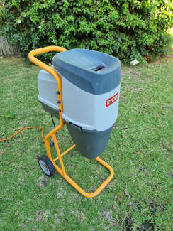 Black and Decker 1500W Garden Mulcher/ Shredder